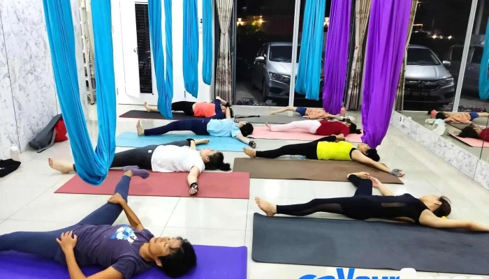 Flying Kitty Yoga And Music -  Yoga - Klang