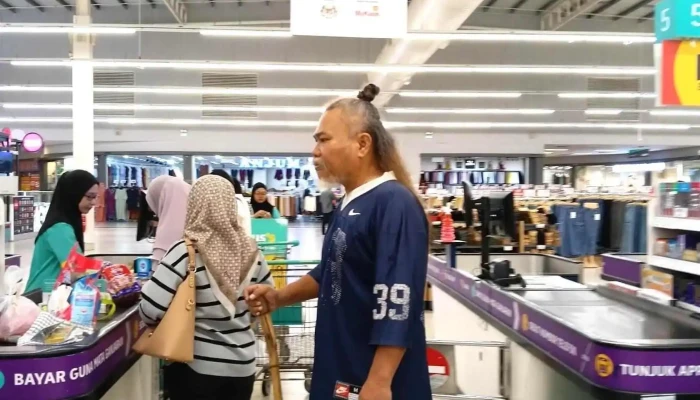 Lotuss Manjung Seri Manjung Perak Terkini - Lumut